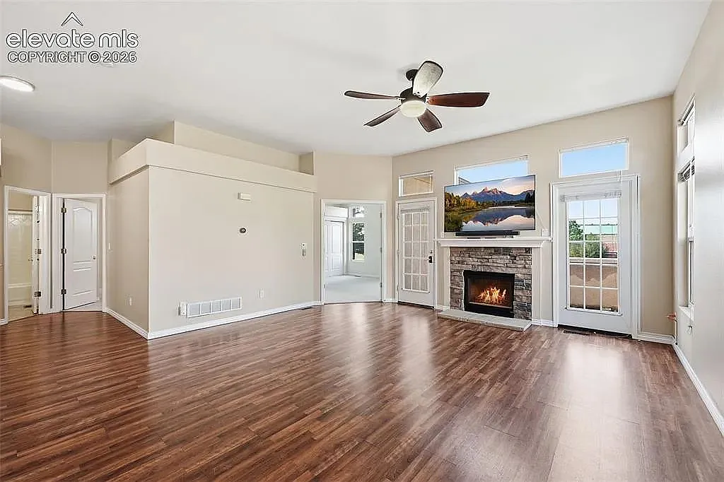 4 bed, 2492 sqft, $2,495 — Photo 1