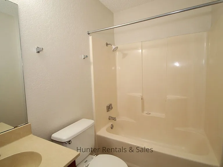 1100 Goodhue Dr — Photo 1