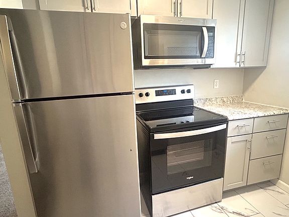 Fully equip Kitchen New Stainless Appliances: Refrigerator, smooth top stove & oven, microwave.