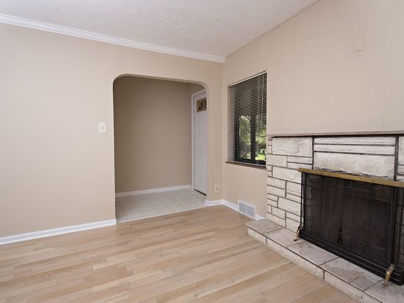 3rd image of 1529 Westview Ct