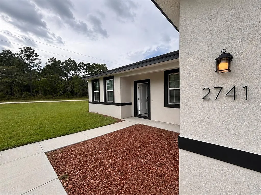 4 bed, 3.0 bath, 1805 sqft, $2,000 — Photo 2