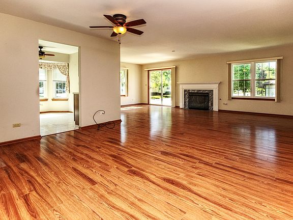 3rd image of 21320 W Silktree Cir