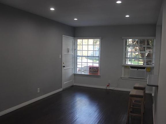 3rd image of 1313 W Alameda Ave