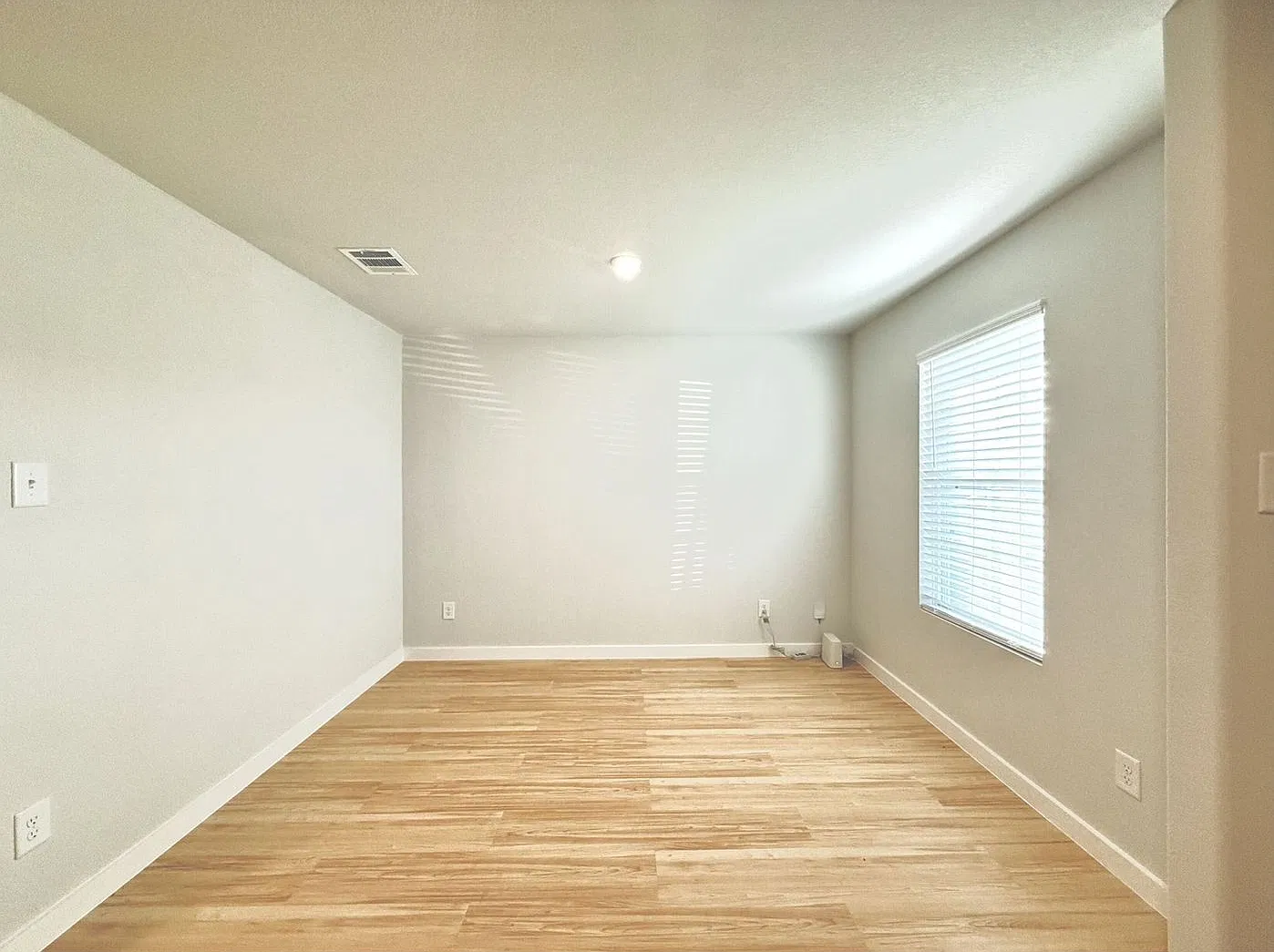Spacious 5 Bedroom House in Cleveland — Photo 2