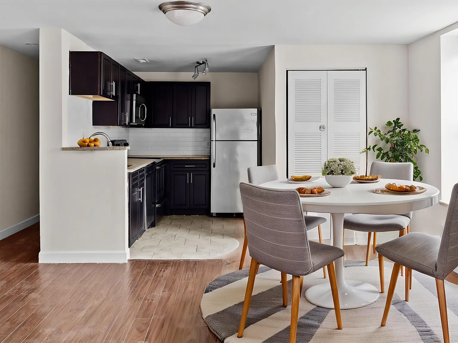 5555 Pershing Ave — Photo 1