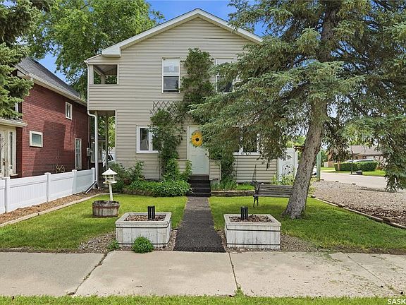 2nd image of 1001 4th AVENUE NE