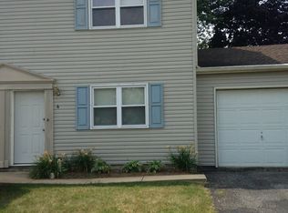 4 Walnut Mill Ln, Cleona, PA 17042