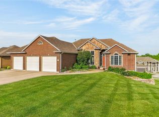 125 SW Gray Cir, Lees Summit, MO 64081