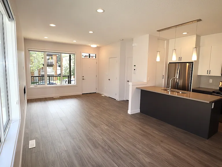 1082086Ave - 14_08232020