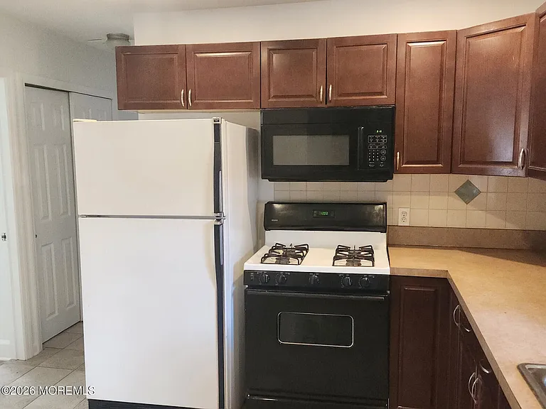 175 W Sylvania Ave — Photo 5