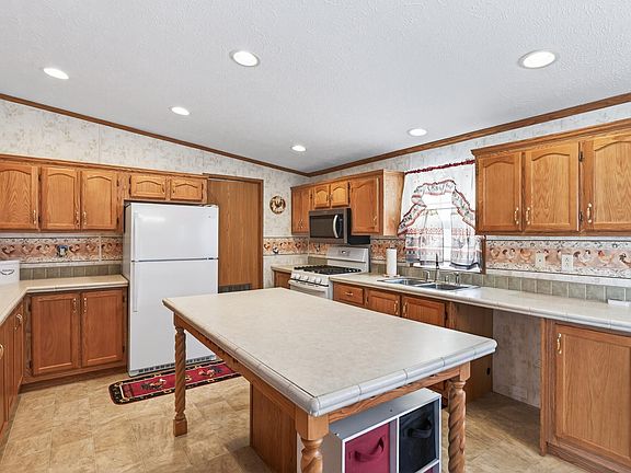 4th image of 3002 Meadow Ln NE