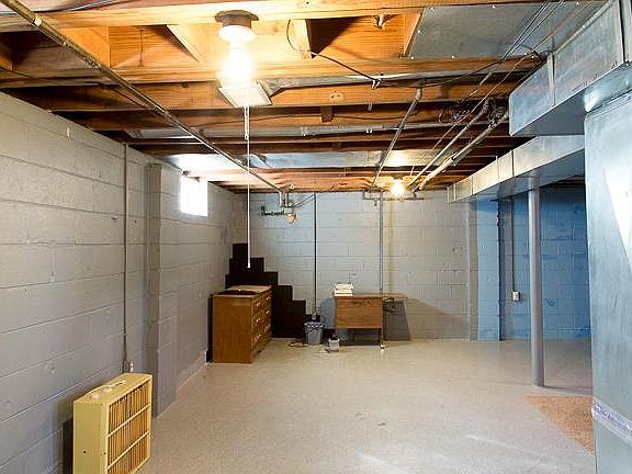 2nd image of 1467 E Evelyn Ave