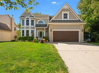 11229 W 117th St, Overland Park, KS 66210