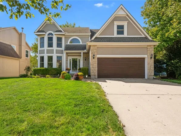 11229 W 117th St, Overland Park, KS 66210
