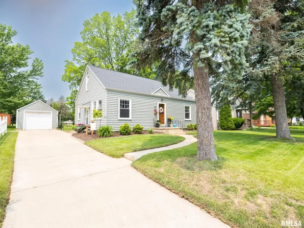 106 Bondurant St, Washington, IL 61571