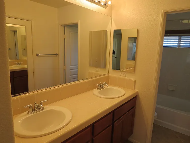641 Hatfield Dr — Photo 6