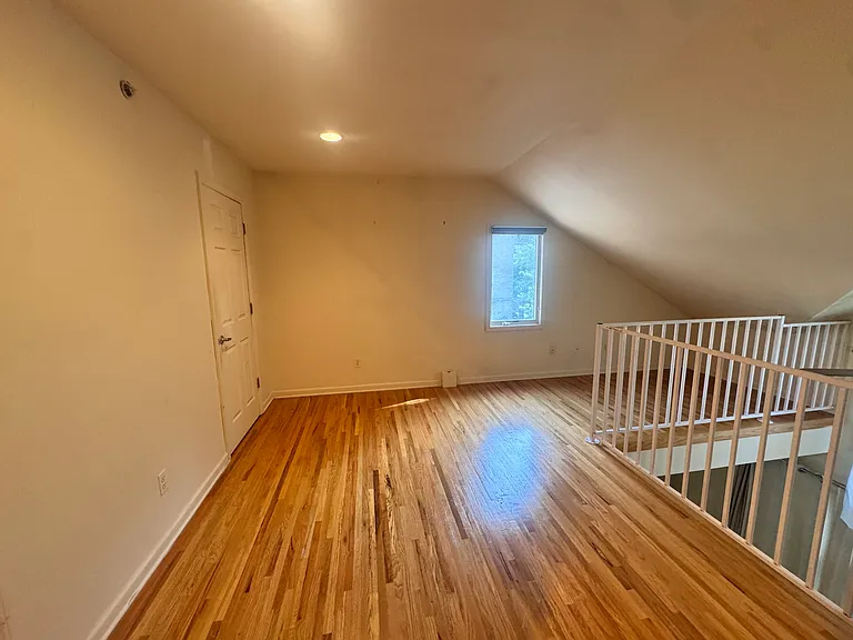 14 Seymour St #4 — Photo 3