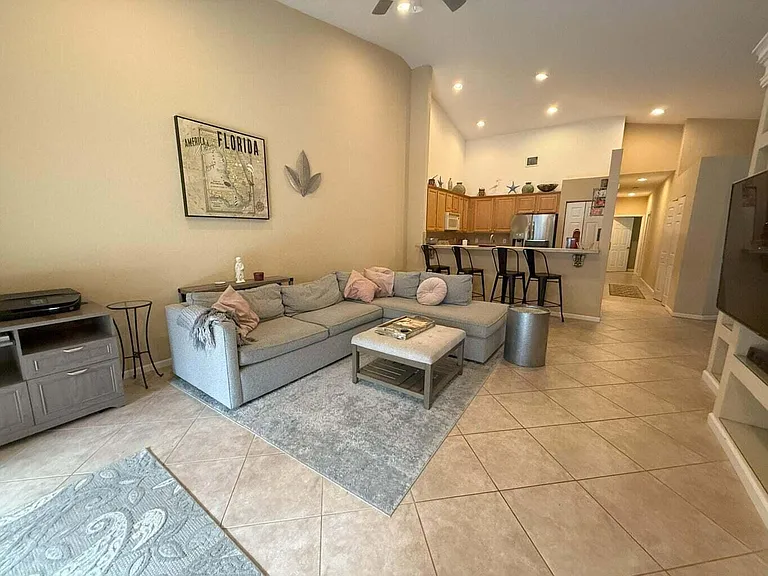 328 W Coral Trace Cir — Photo 11