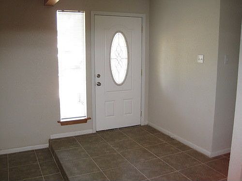 5th image of 202 Zinnia Dr