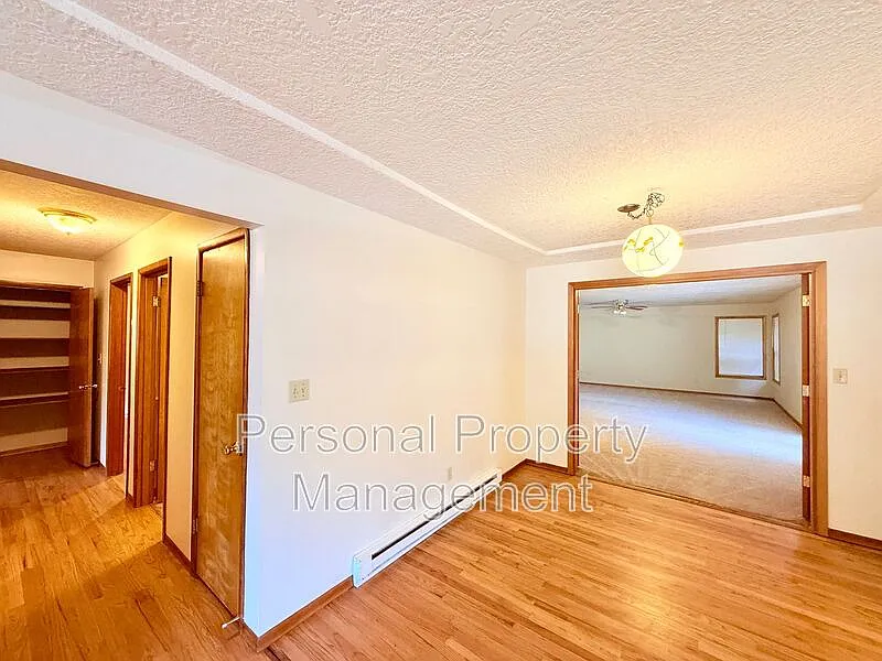 3 bed, 2.0 bath, 1760 sqft, $2,395 — Photo 3