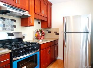 2 Ash Pl, Great Neck, NY 11021