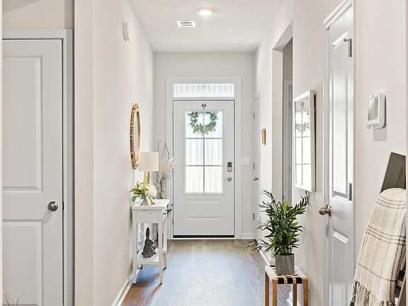 4th image of 1401 Clendon Circle