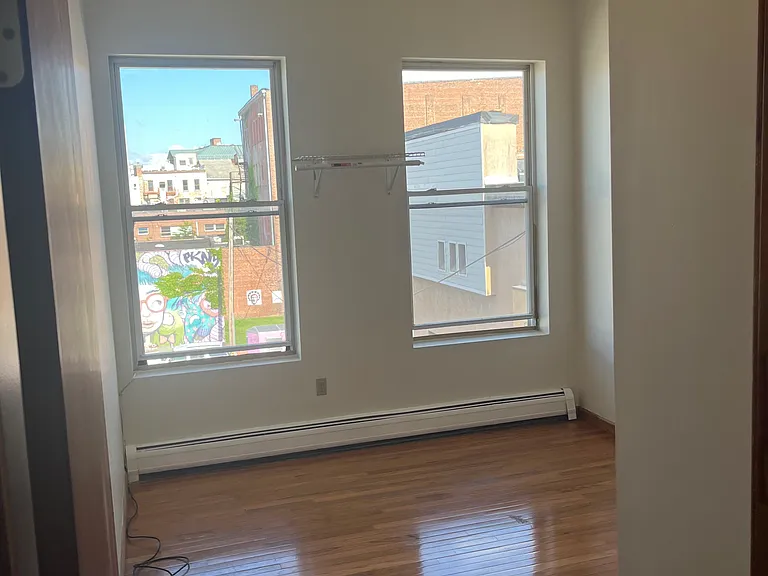 9 Liberty St #8 — Photo 5