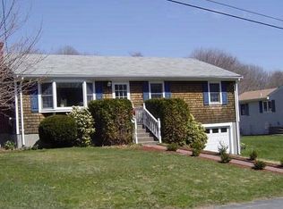 30 Windward Dr, Portsmouth, RI 02871