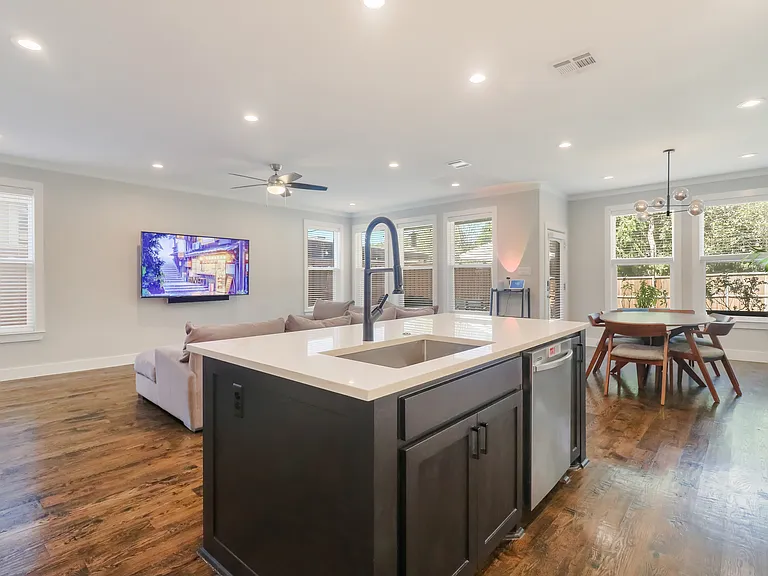 1975 Angelina Dr — Photo 11