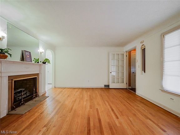 5th image of 19431 Ormiston Ave