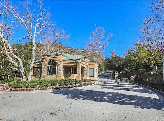 2nd image of 2357 Brookshire Ln