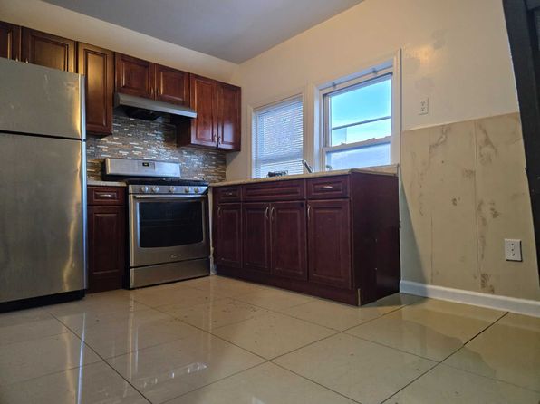 526 E 9th St FLOOR 3