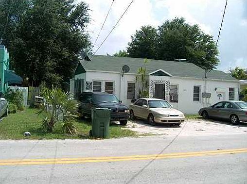 2nd image of 820 NE 86th St