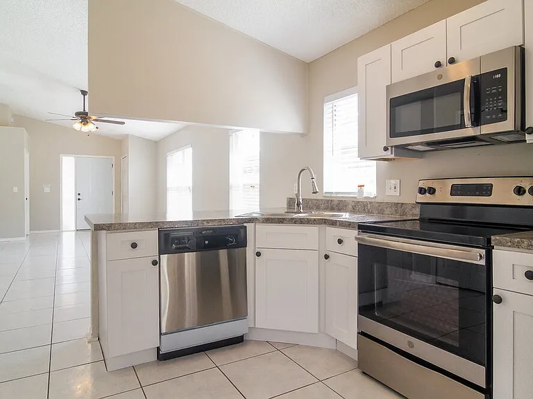 13500 Glasser Ave — Photo 6
