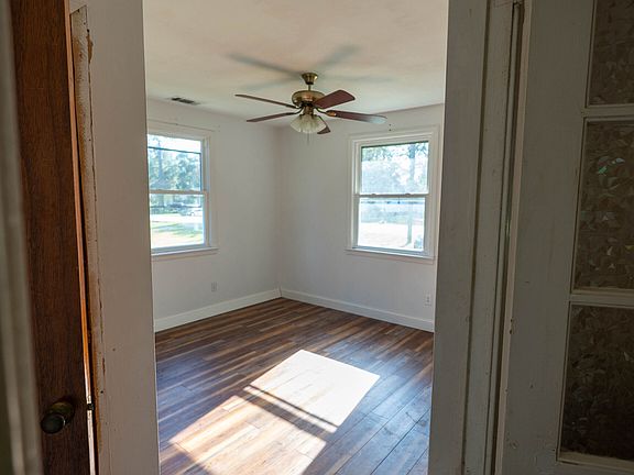 3rd image of 204 Commonwealth Ave