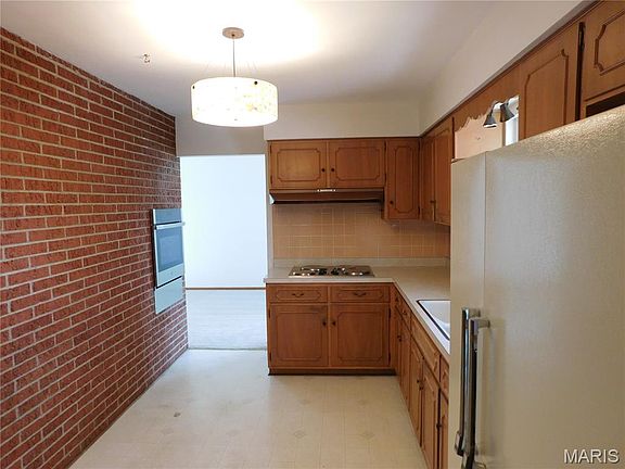 5th image of 34 Lake Forest Dr