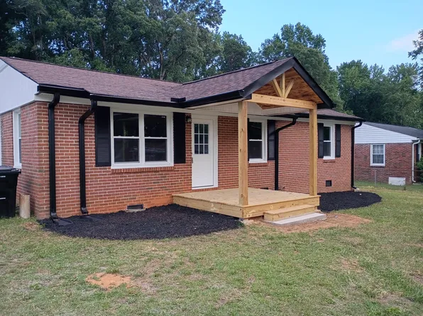 107 Pine Ln, Simpsonville, SC 29681