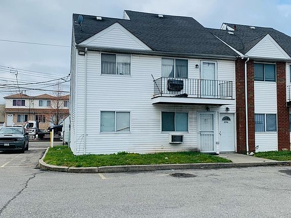 2nd image of 275 Maple Pkwy #122