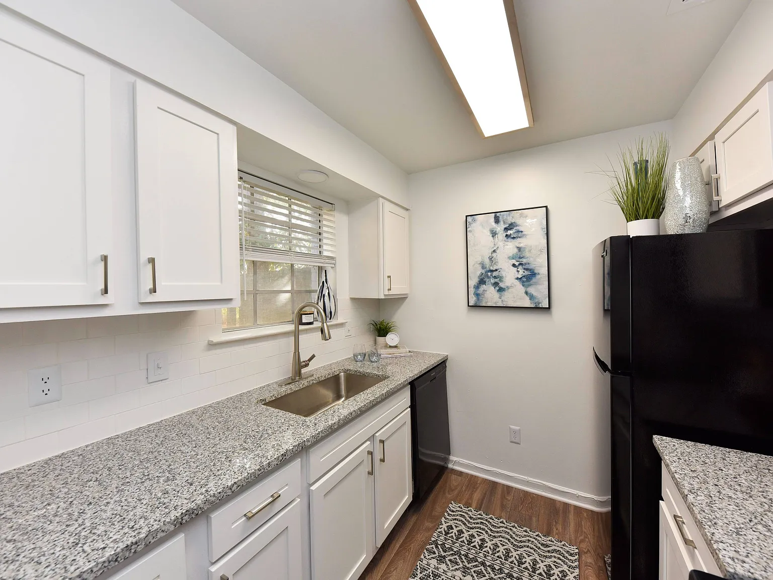 130 Cole — Photo 2