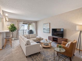 10720 Rockford Rd APT 205, Plymouth, MN 55442