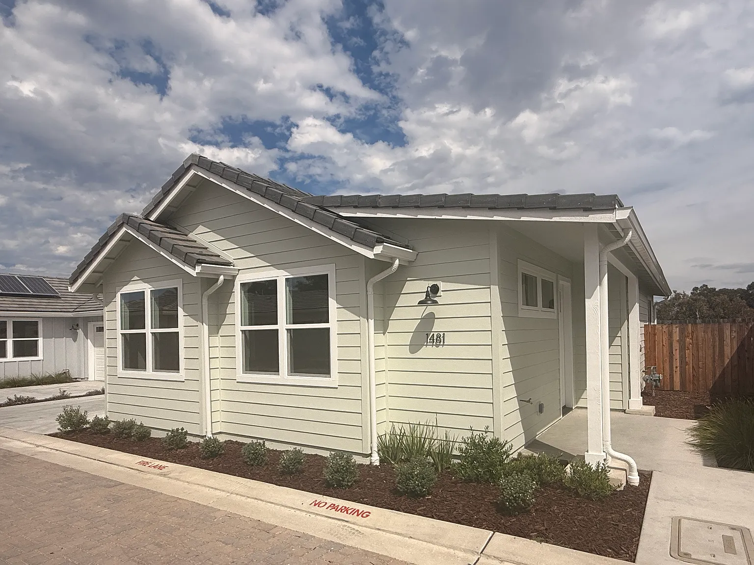 3 bed, 1210 sqft, $3,650 — Photo 1