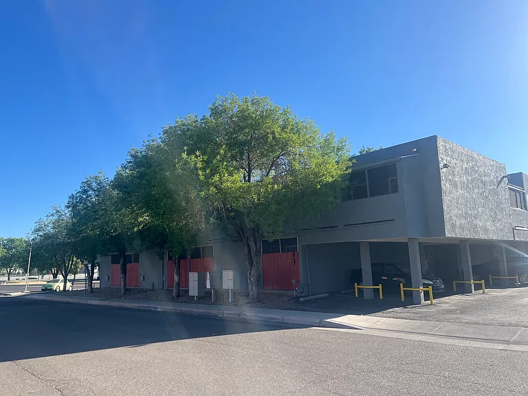 Modern 450 SF Updated Apts w/ Balconies in Ridgecrest — Photo 20