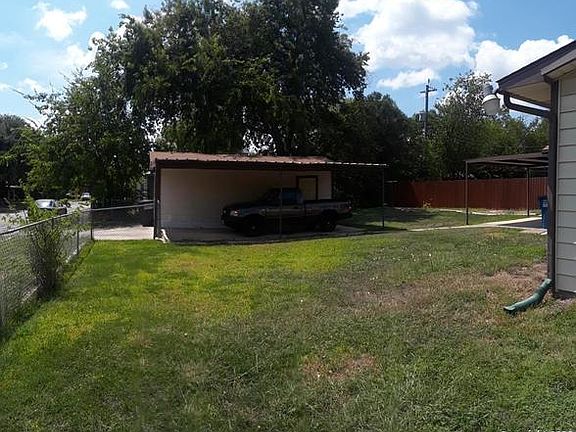 3rd image of 902 Weizmann St