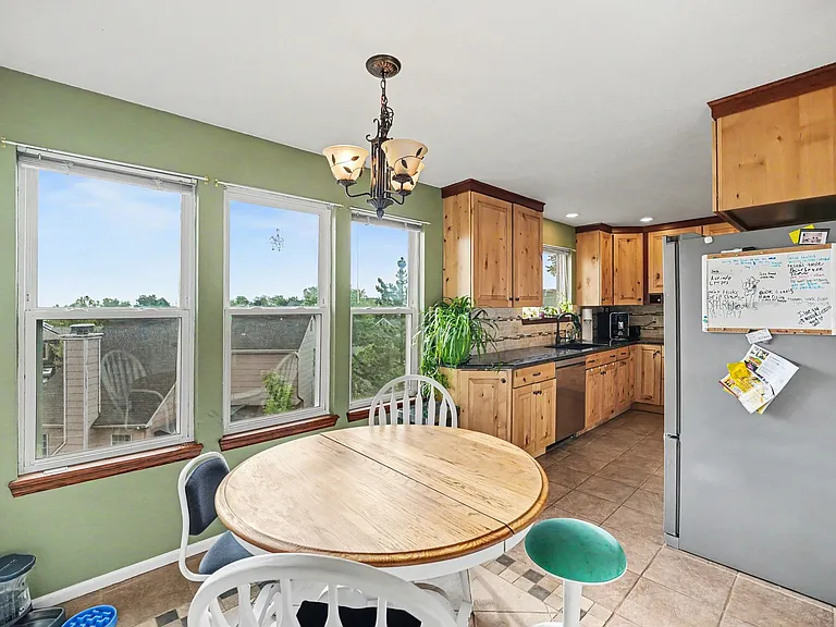448 Somerset Dr — Photo 4