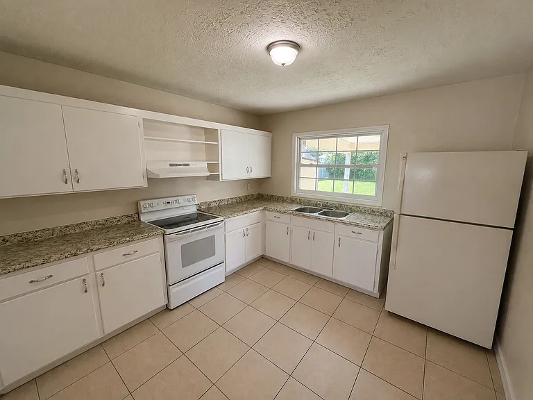 37312 Lock St — Photo 5