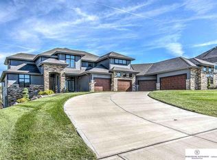 21456 Walnut St, Elkhorn, NE 68022