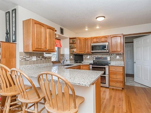 4th image of 100 Orchard Cir