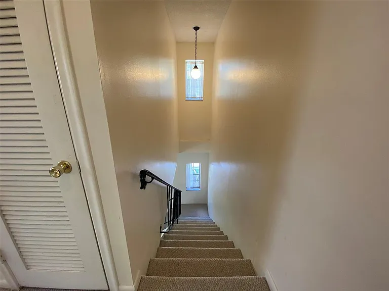 310 SW 11th Ct — Photo 7