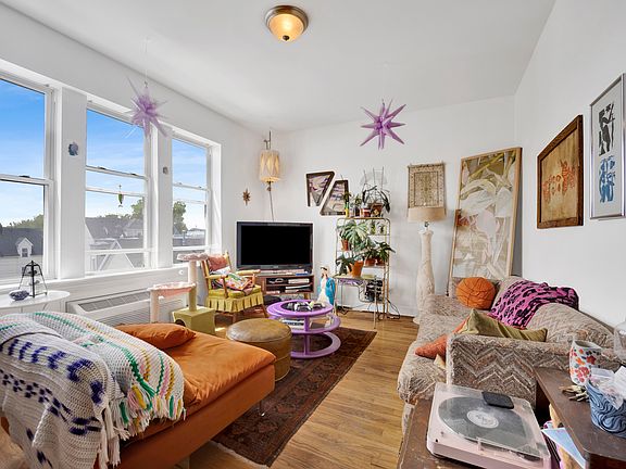 5th image of 3809 W Altgeld St APT 2W
