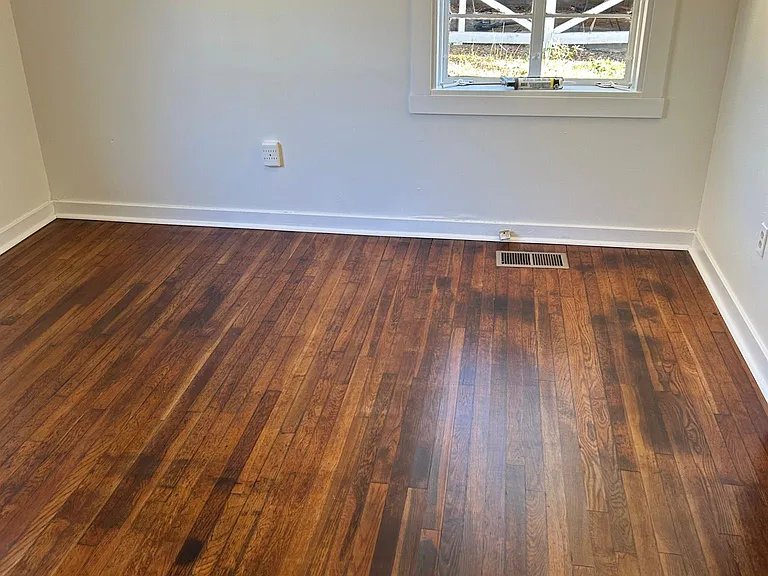 2033 Carolyn Ln — Photo 11